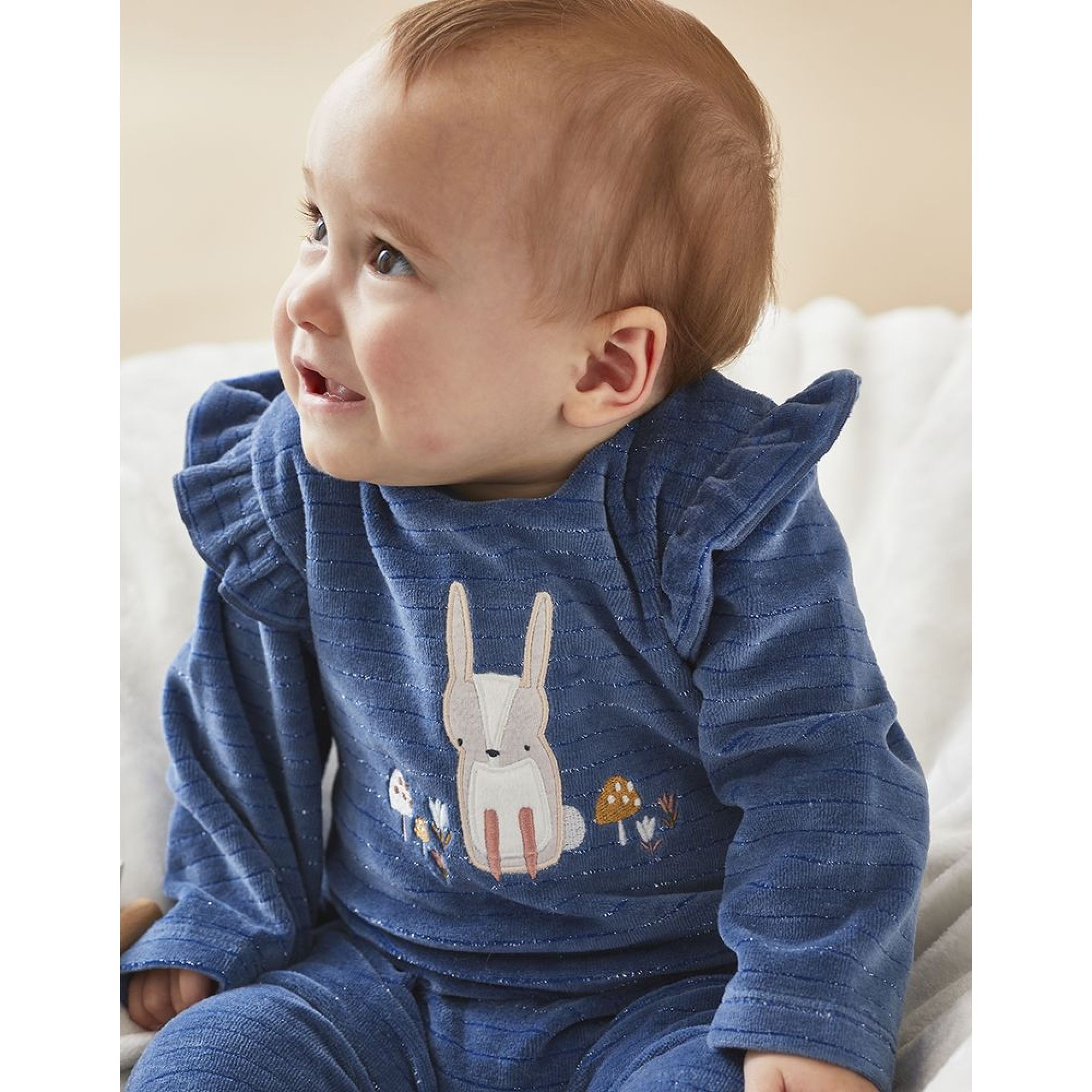 Doudou bébé brodé lapin personnalisé bleu nuit étoilé au prénom de l'enfant
