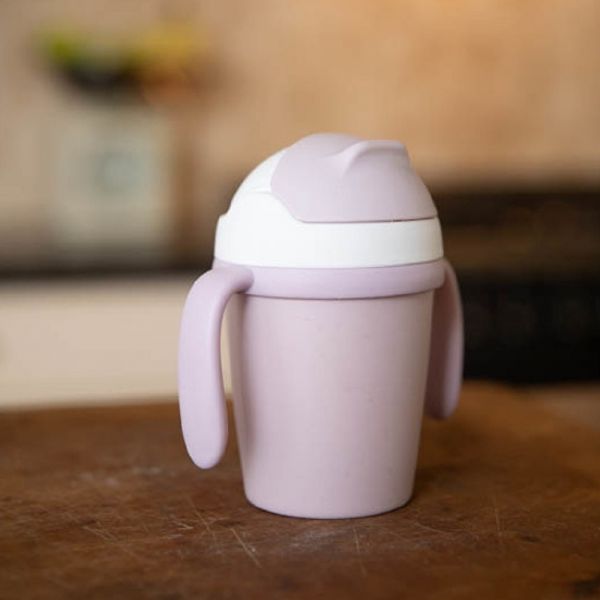 Tasse d'apprentissage en plastique biodégradable rose