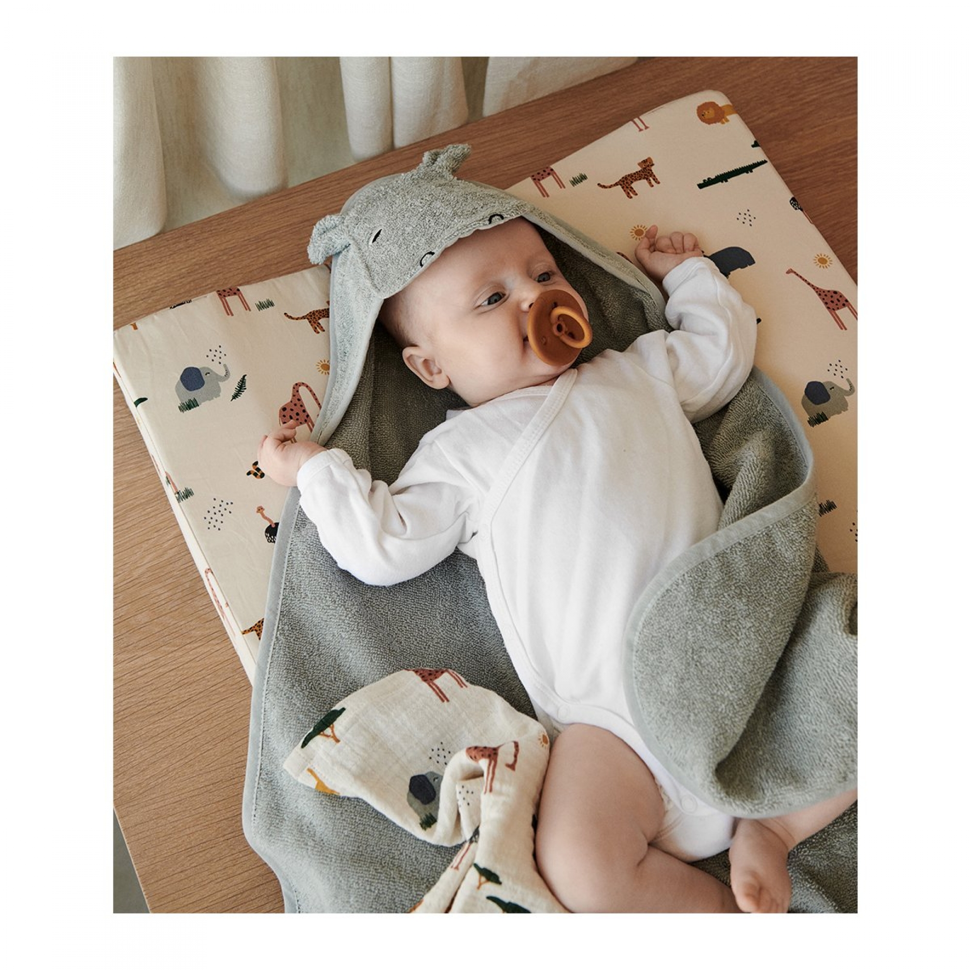 Liewood Cape De Bain Albert Hippo Dove Blue Made In Bebe