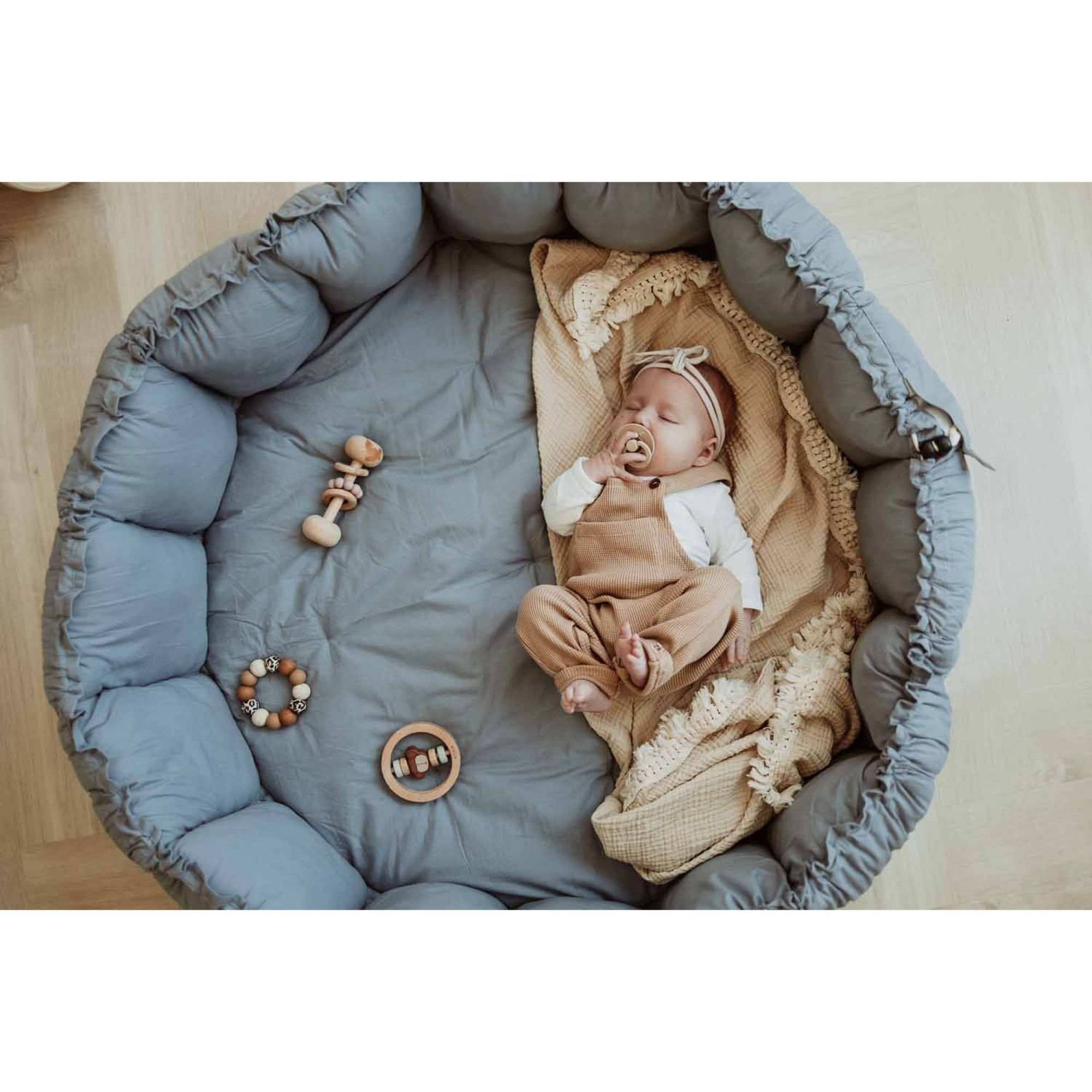 https://www.madeinbebe.com/boutique/uploads/articles/zoom/bloom-dusty-blue-organic-babymat-play-go_OF.jpg
