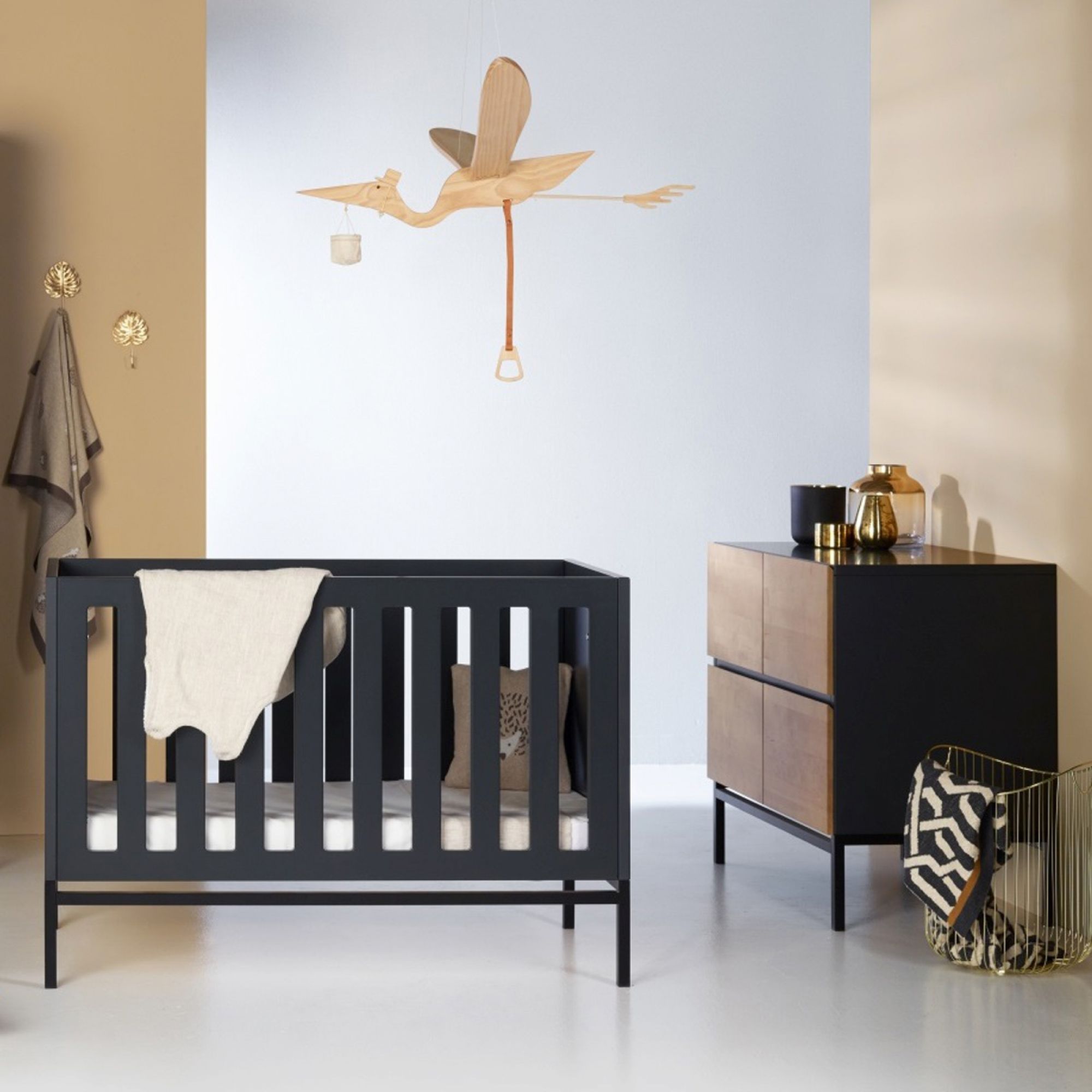 Quax Chambre Duo Lit Bebe 60x1 Cm Evolutif En Canape Commode Avec Plan A Langer Havana Moonshadow Made In Bebe