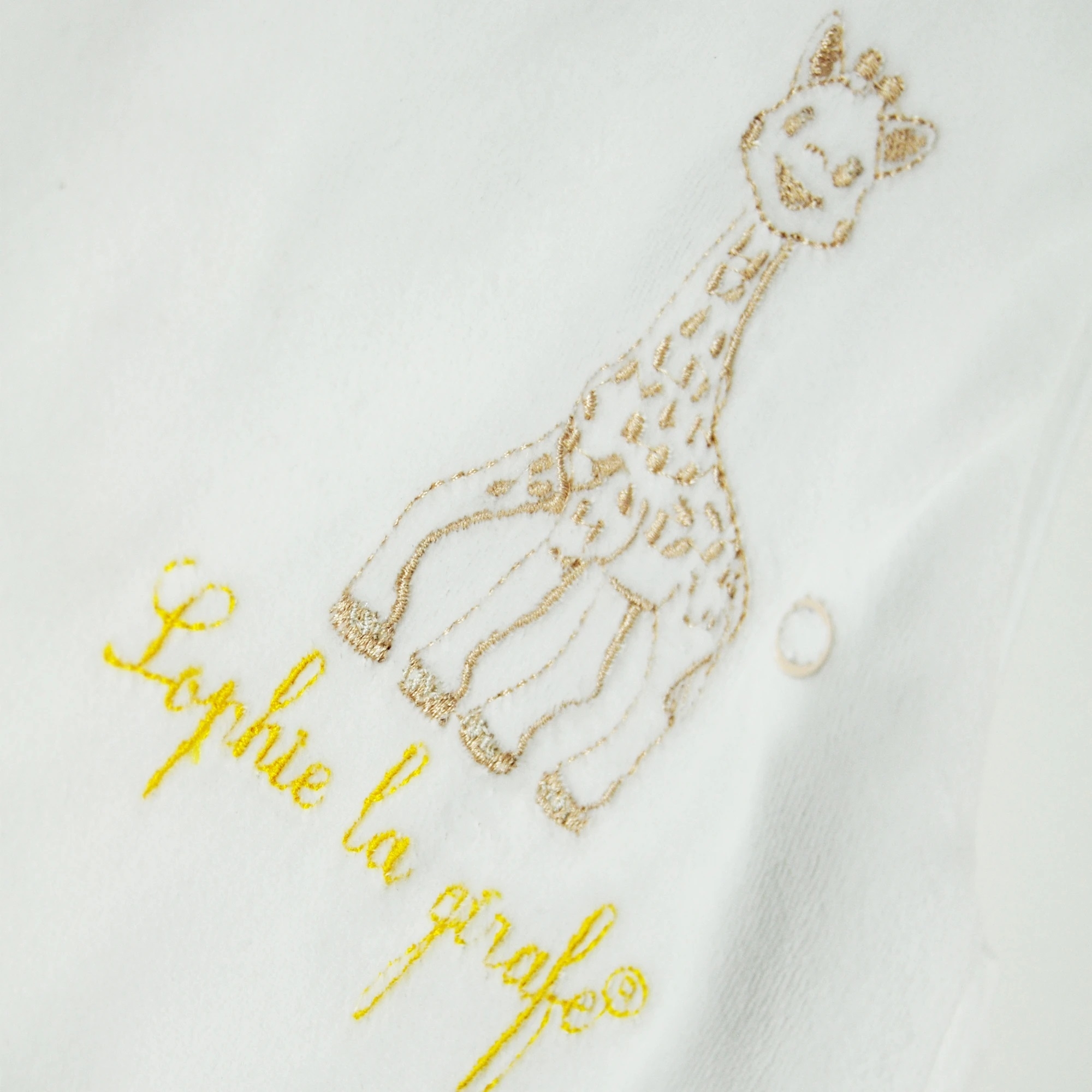 Bonnet naissance fille Sophie la girafe© en matière 100% coton et velours