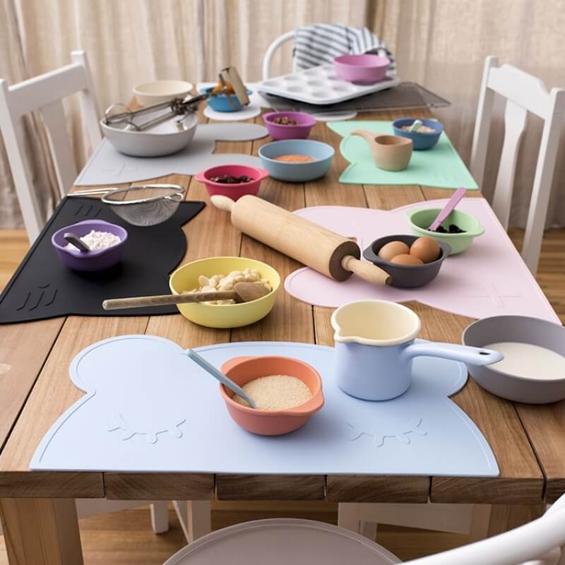 We Might Be Tiny Grand Set De Table En Silicone Chat Noir Pur Made In Bebe