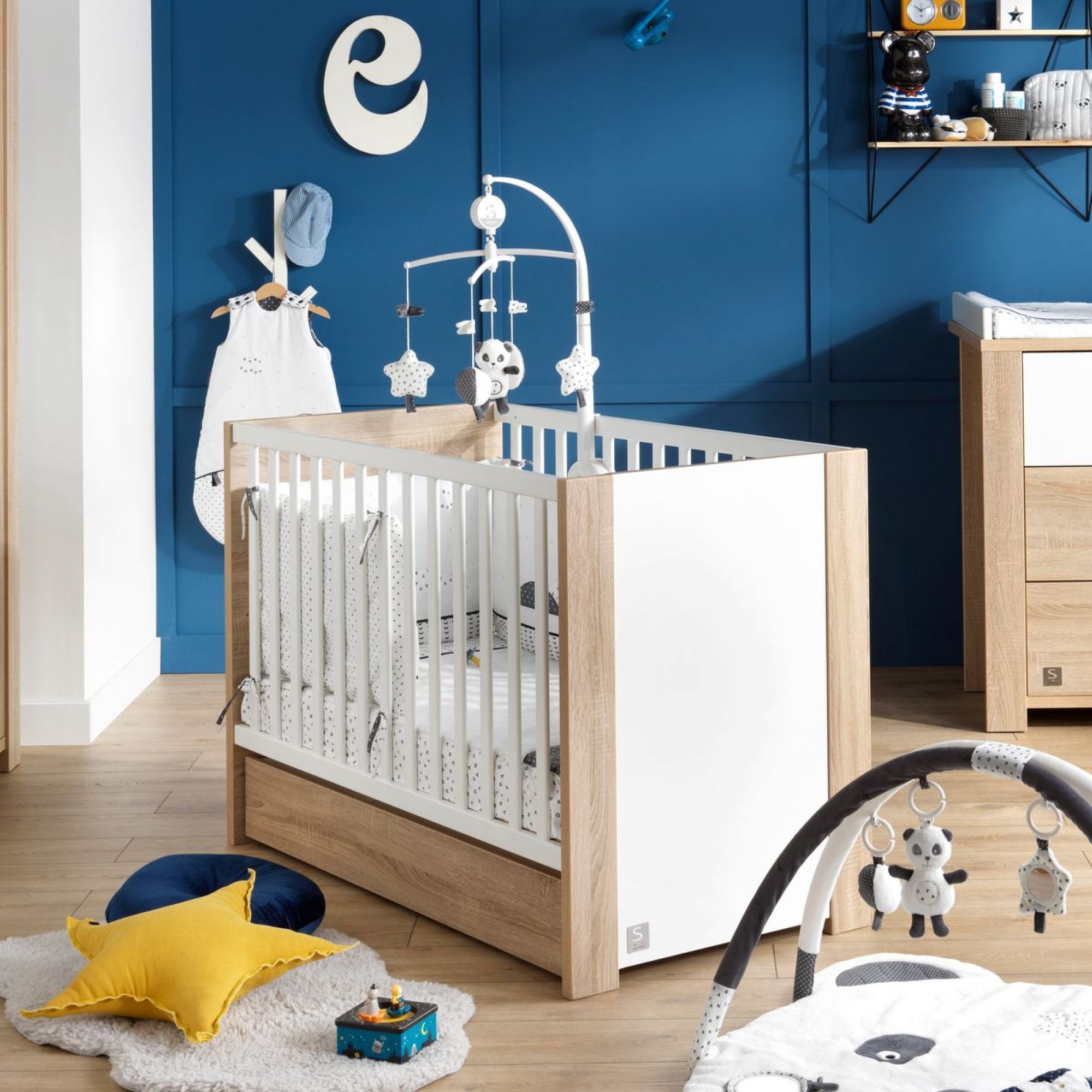 Chambre bébé trio lit bébé 60x120 + commode+armoire nova gris volcan de  Sauthon meubles sur allobébé