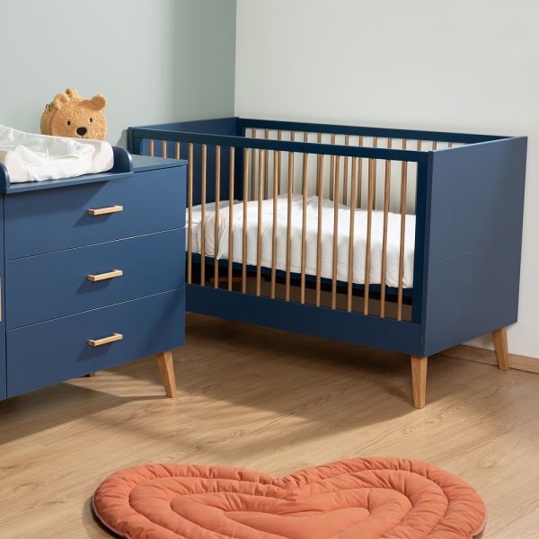 Chambre bébé duo lit 70x140cm évolutif + Commode à  langer Bold blue bleu pied naturel